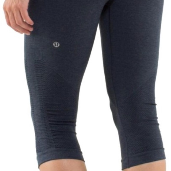 Lululemon in the flow Crops - Picture 4 of 5